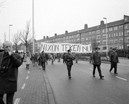 855339 Afbeelding van de demonstratie tegen de oorlog in Vietnam op de Graadt van Roggenweg te Utrecht.